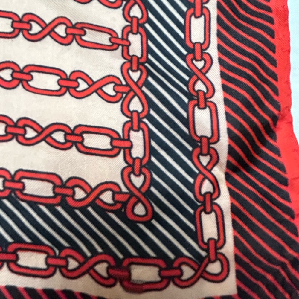 Vintage Red and White Chain Pattern Scarf - Picture 4 of 9